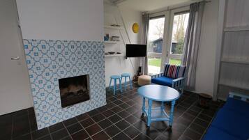 Fernseher, Kamin, Stereoanlage