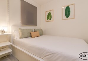 1 bedroom, iron/ironing board, internet, bed sheets