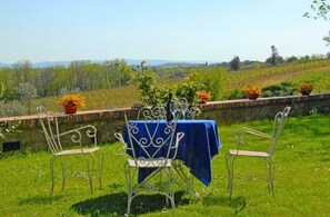 Garden view - Podere Lucignano Secondo Agriturismo (Gaiole in Chianti)