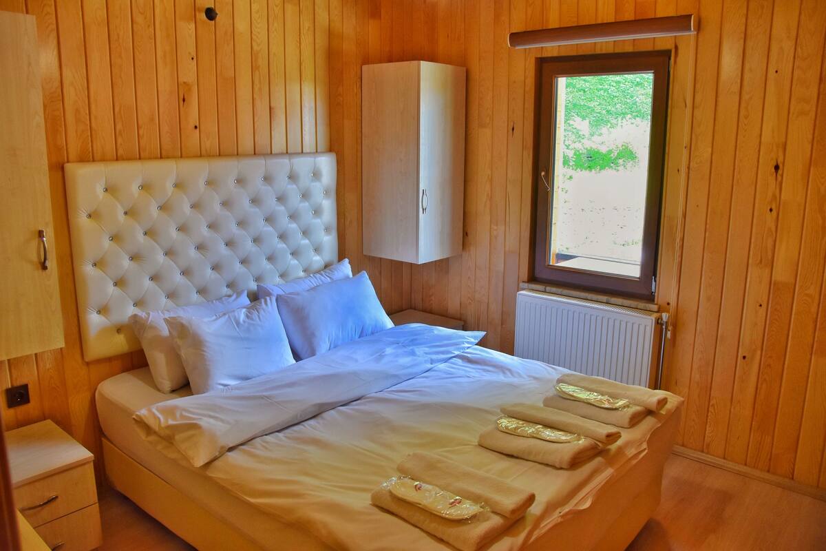Deluxe Apartment | 1 bedroom, in-room safe, desk, soundproofing