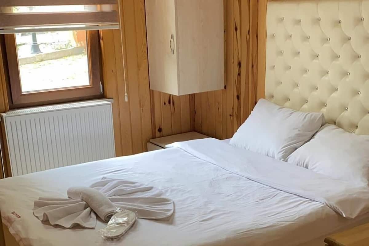 Ground Floor | 1 bedroom, in-room safe, desk, soundproofing