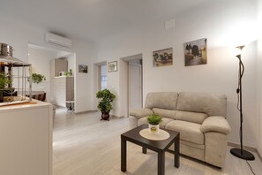 شقة - غرفتا نوم | غرفة المعيشة