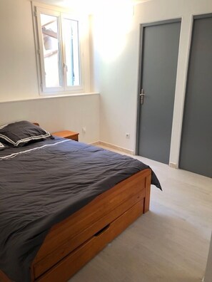 2 Schlafzimmer, Bügeleisen/Bügelbrett, Reisekinderbett, kostenloses WLAN