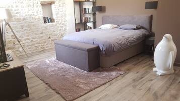 4 bedrooms, iron/ironing board, WiFi, bed sheets