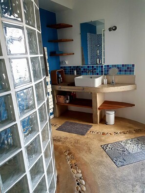 Bathtub, hair dryer, towels