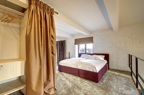 Egyptian cotton sheets, in-room safe, individually decorated