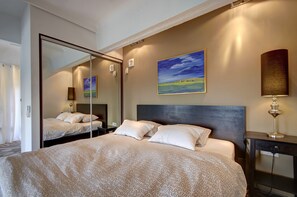 Bettwäsche aus ägyptischer Baumwolle, Zimmersafe, individuell dekoriert