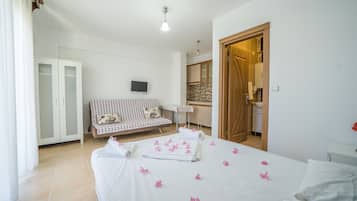 Escritorio, espacio para trabajar con laptop y wifi gratis