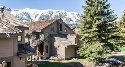 Snowcreek #320 Spacious, 3 bedroom + loft in Snowcreek phase 2 . Sleeps 10. Amazing Views!