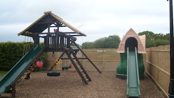 Children’s play area – outdoor