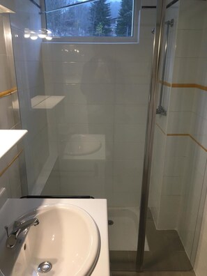 Shower, towels