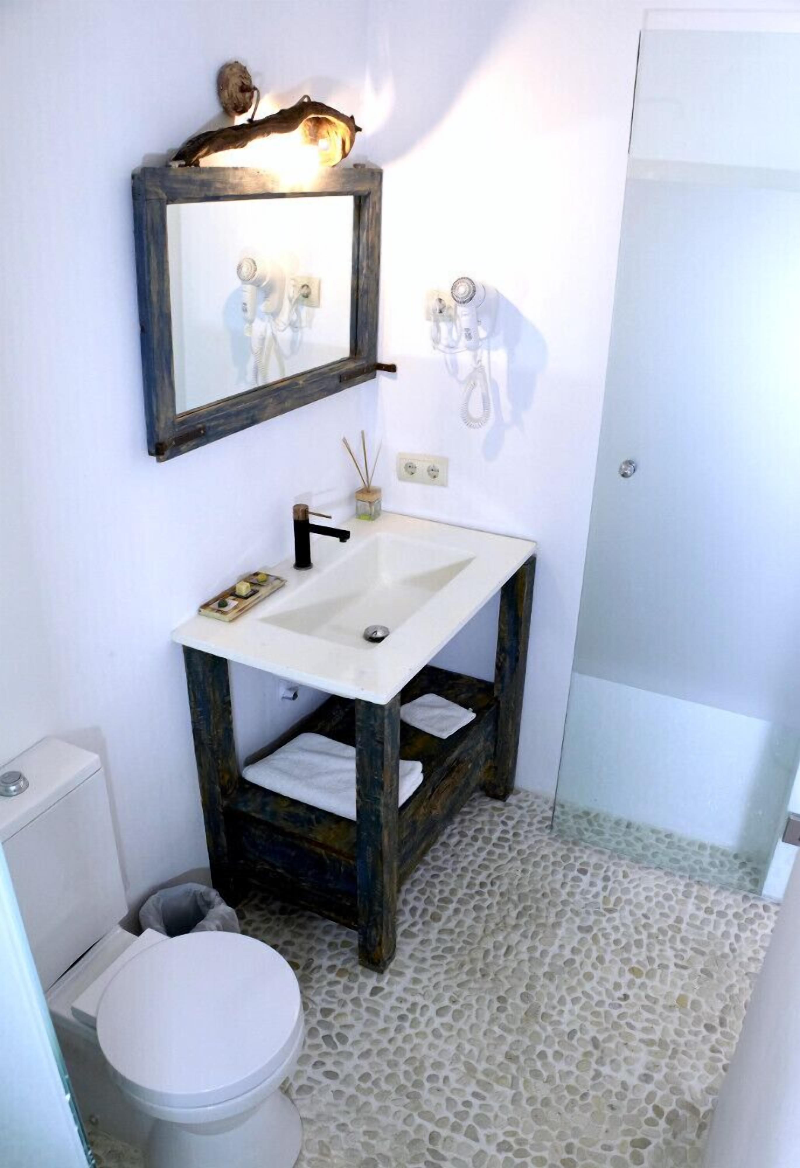 design double room, private bathroom | bathroom