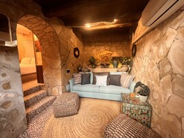 Comfort Apartment, Ensuite, Courtyard View (Casita ) | Lounge