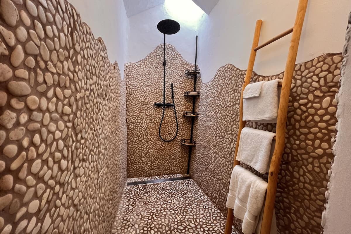 comfort apartment, ensuite, courtyard view (casita ) | bathroom