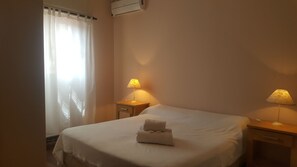 Doppelzimmer, 1 Queen-Bett, eigenes Bad (AirCon Room)
