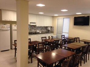 Shared fridge, microwave - Tapera Hostel (São Paulo)