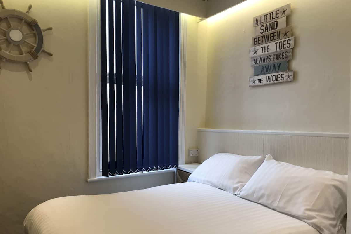 Double Room | Blackout drapes, soundproofing, iron/ironing board, free WiFi