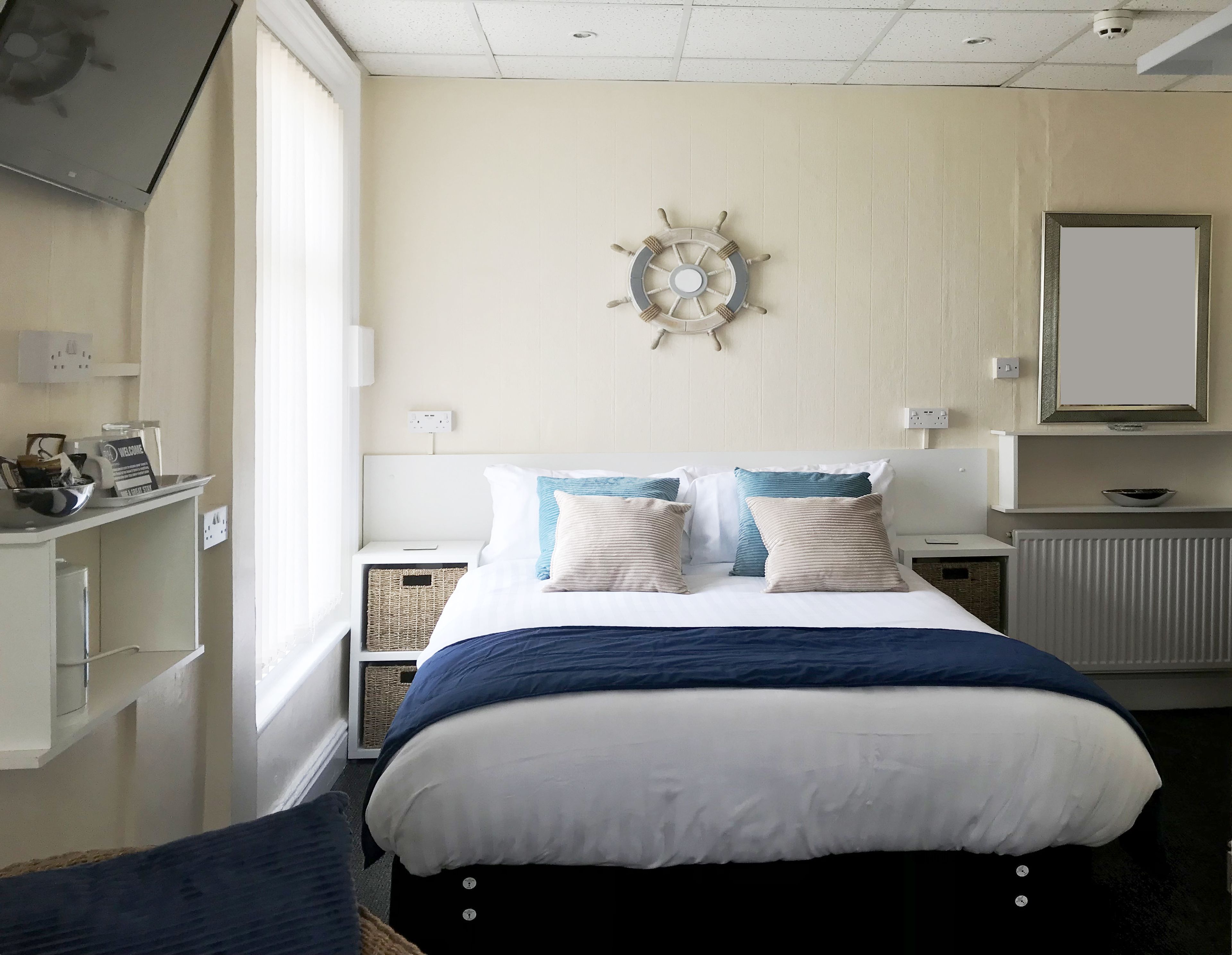 ستائر تعتيم وتجهيزات عازلة للصوت ومكواة/لوح كي وواي فاي مجانًا