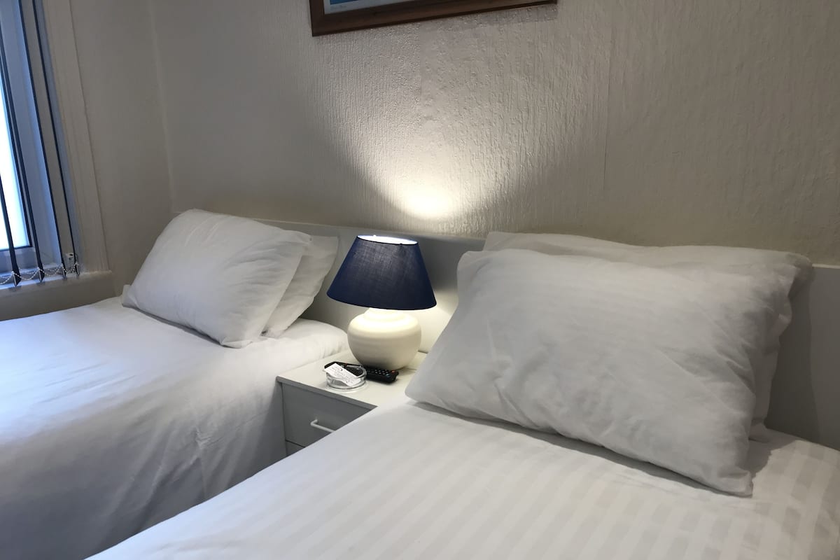 Standard Twin Room, 2 Twin Beds | Blackout drapes, soundproofing, iron/ironing board, free WiFi