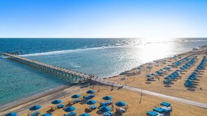 Private beach, sun-loungers, beach umbrellas, beach towels - Pickalbatros Sea World Resort - Marsa Alam- "Aqua Park" (El Quseir)