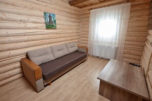 Superior-Vierbettzimmer | Wohnbereich | Flachbildfernseher