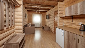 Superior Quadruple Room | Living area - Chudodievo v Chinadievo (Chynadiiovo)