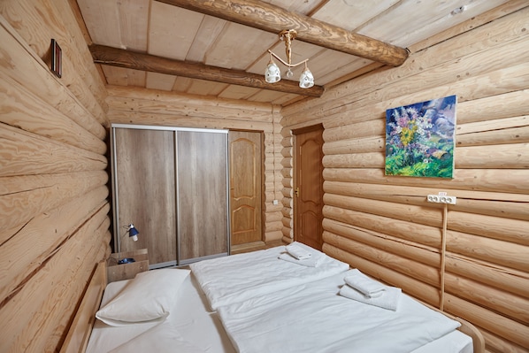 Superior Quadruple Room | 1 bedroom, minibar, soundproofing, free cribs/infant beds
