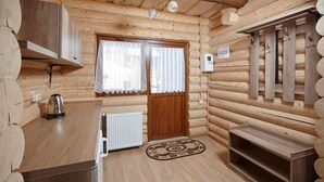 Superior Quadruple Room | Room amenity - Chudodievo v Chinadievo (Chynadiiovo)