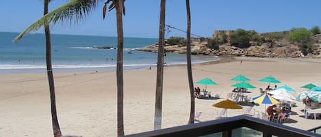 Sulla spiaggia, sabbia bianca