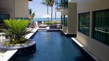 Minibar, in-room safe, laptop workspace, iron/ironing board