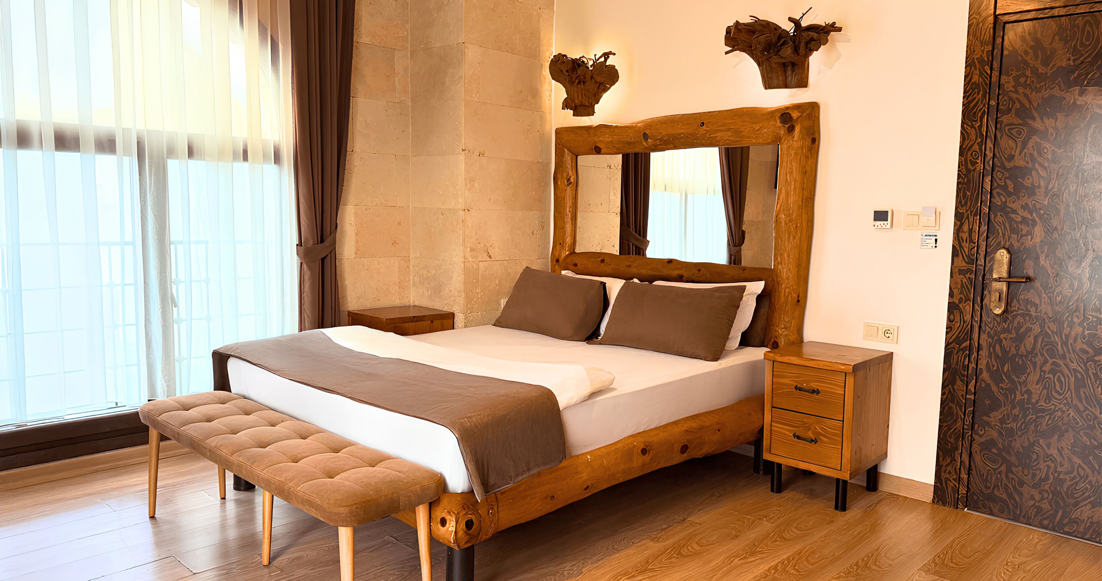 ห้องสแตนดาร์ด | เครื่องนอนระดับพรีเมียม, โต๊ะทำงาน, พื้นที่ทำงานแบบใช้แล็ปท็อป