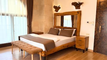 Standard Room | Peralatan tempat tidur premium, meja, ruang kerja komputer riba