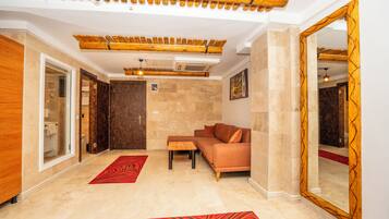 Habitación estándar, 1 cama King size | Escritorio, espacio para trabajar con laptop y insonorización