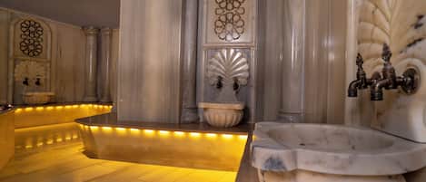 Sauna, bain à remous, hammam, massages aux pierres chaudes