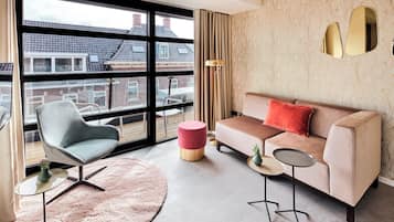 Penthouse | Living area | Flat-screen TV, toys