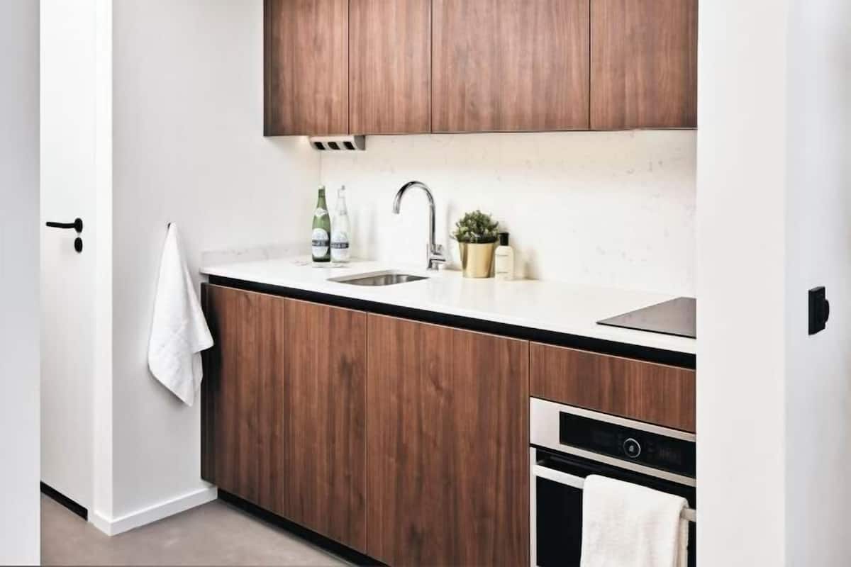Private kitchen | Espresso maker, electric kettle