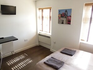 Studio | Living area | Flat-screen TV - SS Property Hub - City of London Studio Apartment 3 (London)
