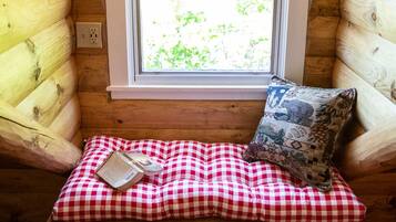 Double Room, 1 King Bed | Individually decorated, individually furnished, soundproofing