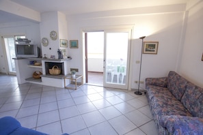 Apartment, 3 Bedrooms | Living area - Appartamento Le Ghiaie (Portoferraio)