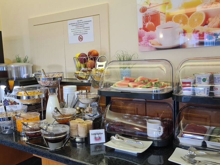 Frukostbuffé mot avgift på vardagar