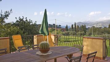 Apartment, 3 Bedrooms | Teres/patio