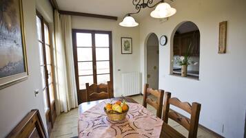 Apartment, 3 Bedrooms | Living room | TV