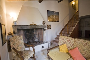 Apartment, 2 Schlafzimmer | Wohnbereich | Fernseher