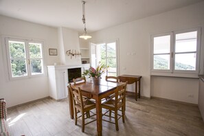 Apartment, 2 Schlafzimmer | Wohnbereich