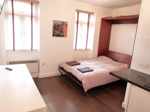Studio | Free WiFi, bed sheets