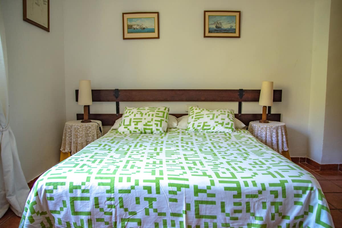 Chambre Double | Coffres-forts dans les chambres, bureau, draps fournis
