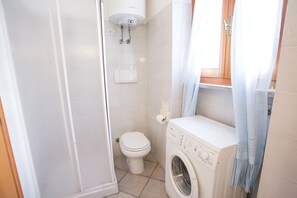 Villa | Badezimmer | Dusche, Haartrockner, Bidet