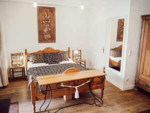 Suite – exclusive, byutsikt (incl. 79€ cleaning fee) | Safe på rommet, skrivebord, blendingsgardiner og strykejern/-brett
