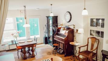 Exclusive Suite, City View (incl. 79€ cleaning fee) | Makan dalam bilik