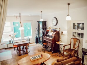 Suite Exclusive, vue ville (incl. 79€ cleaning fee) | Restauration dans la chambre